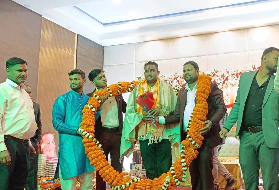 १५१ किलोको माला सहित वीरगञ्जमा सांसद सुशील कुमार कानुको भव्य सम्मान