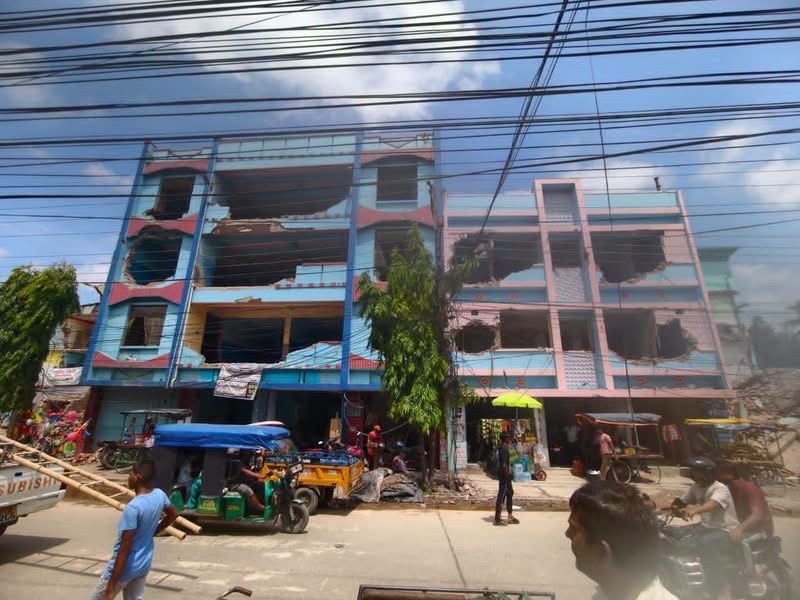 सबैको संरचना भत्कियो, एडभान्स अस्पताललाई किन छुट? स्थानीयको प्रश्न
