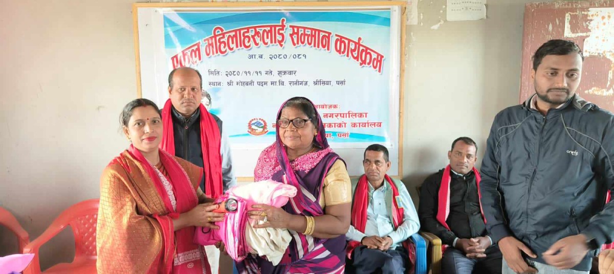 पोखरिया नगरपालिकाका उपप्रमुख रुबि ठाकुर द्वारा: एकल महिला हरु लाई सम्मान