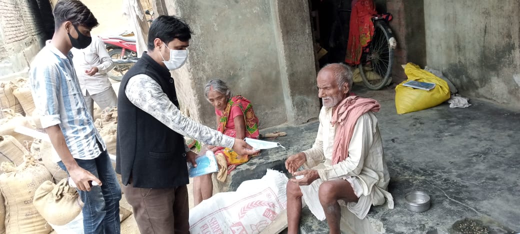 समाज परीवर्तन नेपाल  र वीरगंज केयर क्लबको सँयुक्त  पहलमा धोरेमा निशुल्क मास्क बितरण