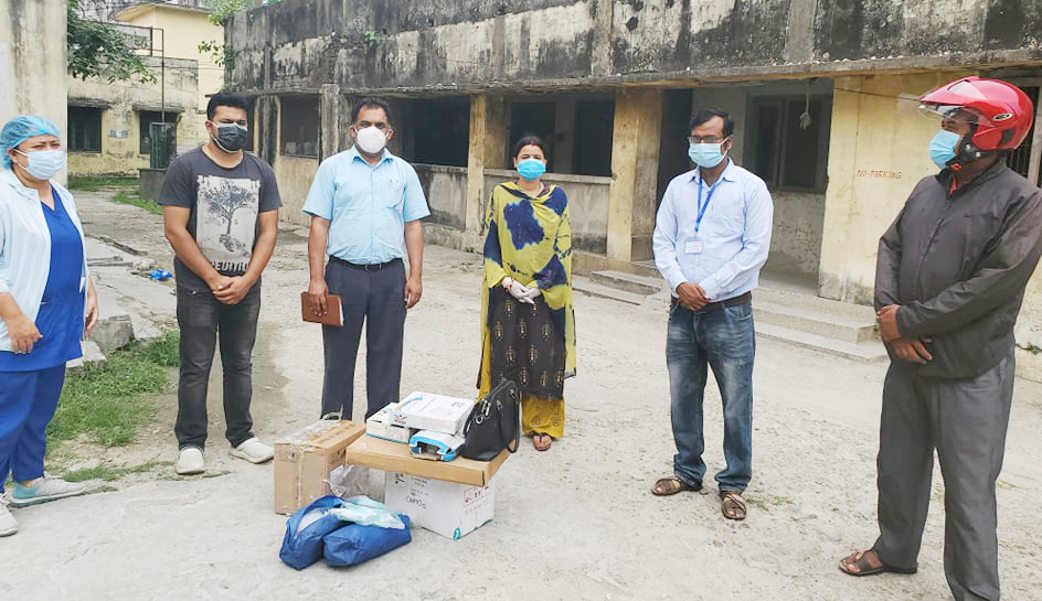 नारायणी अस्पताललाई प्रदेश नम्बर २ प्रदेशसभा सदस्य डा. अञ्जू यादवद्वारा  स्वास्थ्य सामाग्री सहगोग