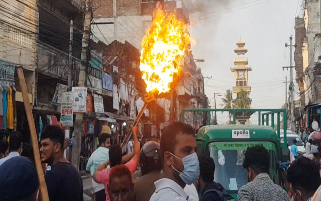 वीरगंजमा पुर्व प्रधानमन्त्री डा. भट्टराईको पुतला दहन