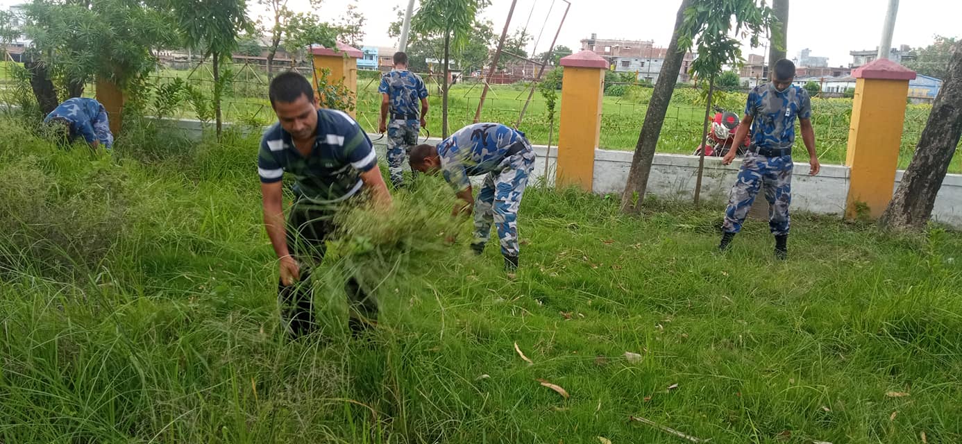  स्थानिय र सशस्त्र प्रहरीको अगुवाईमा शिव मन्दिरमा वृहत सरसफाई 