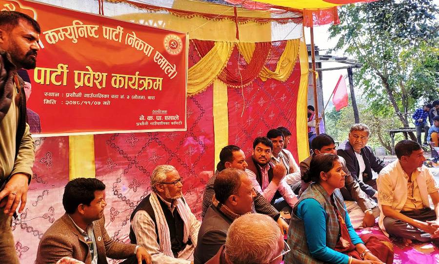 प्रसौनी गाँउपालिकामा एमालेको पार्टी प्रवेश, वडा अध्यक्षका प्रत्यासी सहित २७१ जना एमालेमा प्रवेश