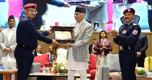 प्रधानमन्त्री ओलीबाट एआईजी थापा सम्मानित
