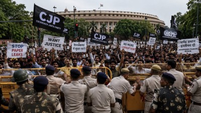 संसद भवन नजिक ‘कक्रोच जनता पार्टी’को प्रदर्शन, नयाँ दिल्ली तनावग्रस्त
