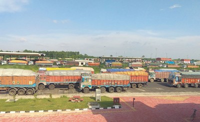 वीरगञ्ज भन्सारमा राजस्व छलीका सयौं ट्रक सुपारी 