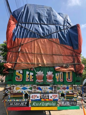 साढे १ करोडको सामान ट्रक सहित पर्सा प्रहरीको नियन्त्रणमा
