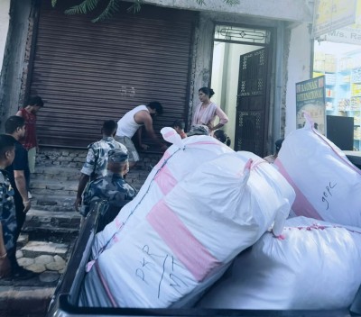 सशस्त्र प्रहरी द्वारा छापा ७ लाख बराबरको कपडा बरामद, डिएसपी भण्डारीको नेतृत्वमा तस्करी नियन्त्रण अभियान तीव्र