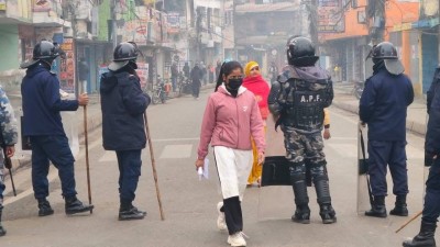 कर्फ्युका बीच प्रवेशपत्र देखाएर परीक्षा केन्द्र जान परीक्षार्थीलाई अनुमति