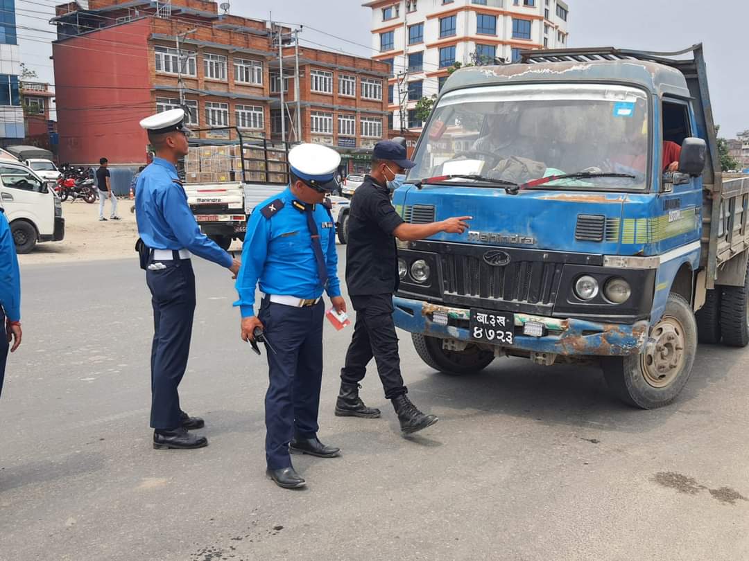 अवस्था ठिक नभएका सवारी साधन चलाउने ७४ जना चालक कारबाहीमा