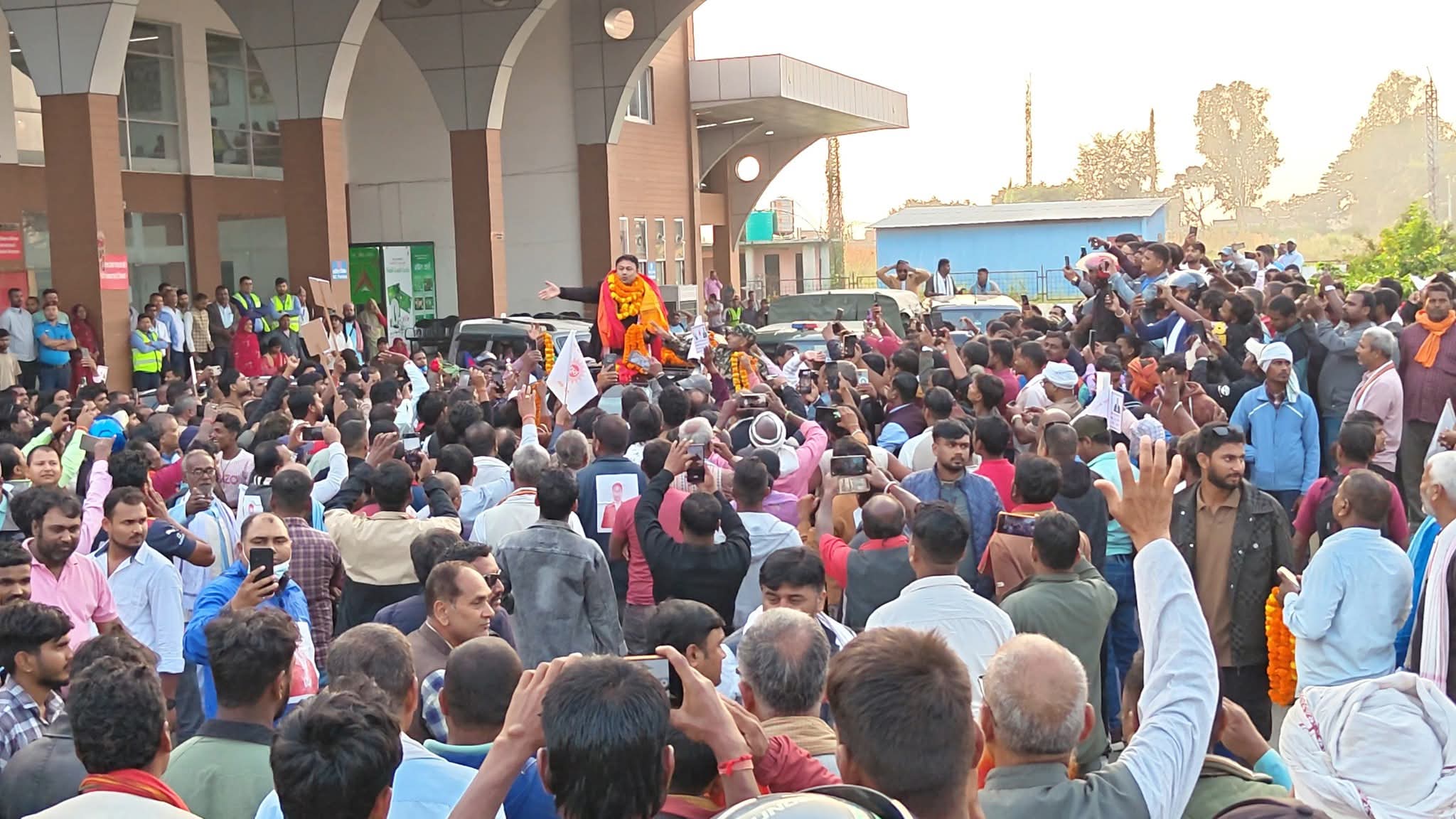 जनकपुर विमानस्थलमा मुख्यमन्त्री यादवको भब्य स्वागत, राष्ट्रिय झण्डा च्यात्ने प्रयासप्रति कडा प्रतिरोध