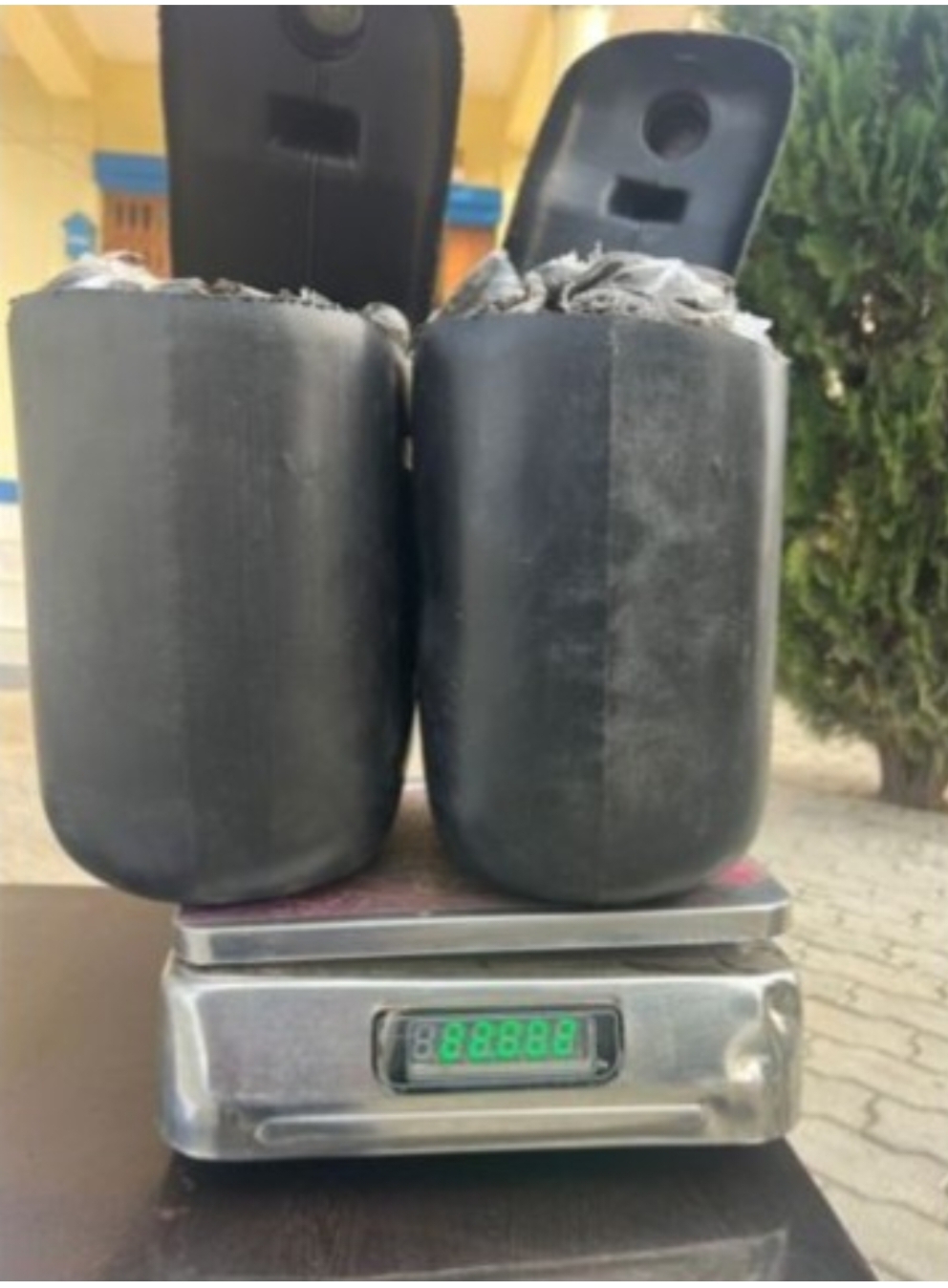 बिन्दवासिनीबाट २२ किलो चरेशसहित दुई तस्कर पक्राउ