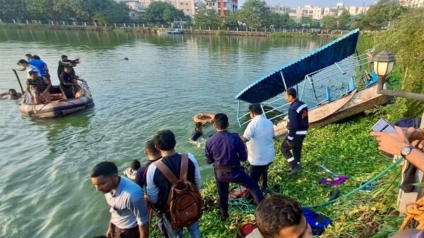 भारतको गुजरातमा डुङ्गा डुब्दा १४ जनाको ज्यान गयो र ६ जना बेपत्ता